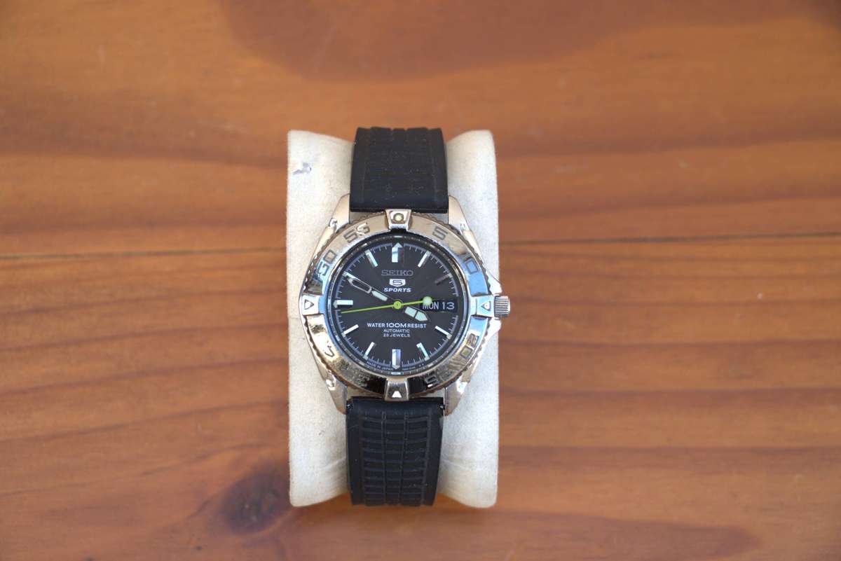 SEIKO 5 SPORTS AUTOMATIC WATCH - REF. 7S36-00Y0