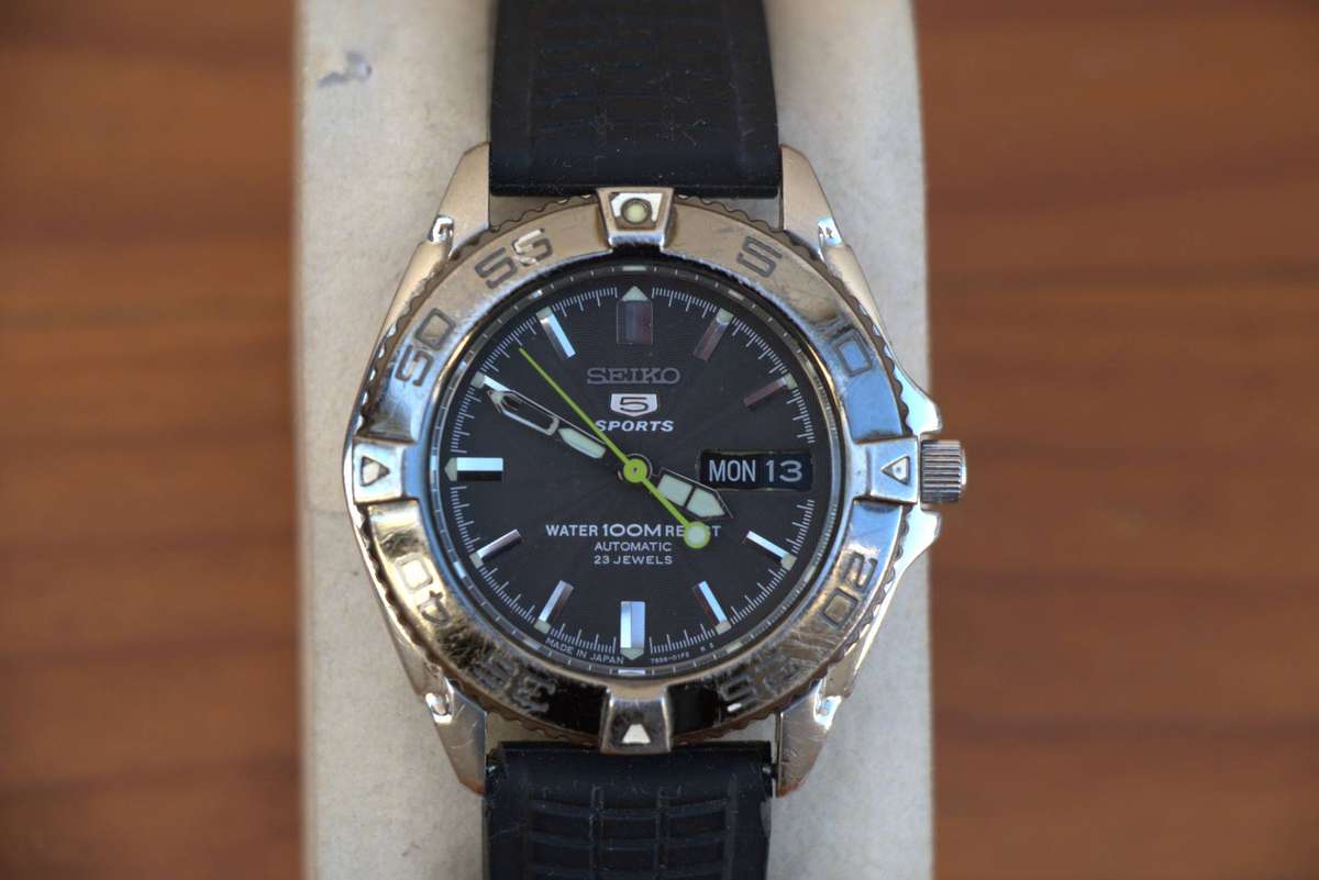 SEIKO 5 SPORTS AUTOMATIC WATCH - REF. 7S36-00Y0