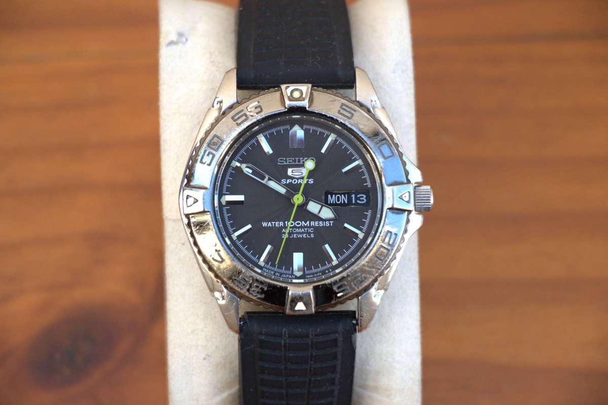 SEIKO 5 SPORTS AUTOMATIC WATCH - REF. 7S36-00Y0
