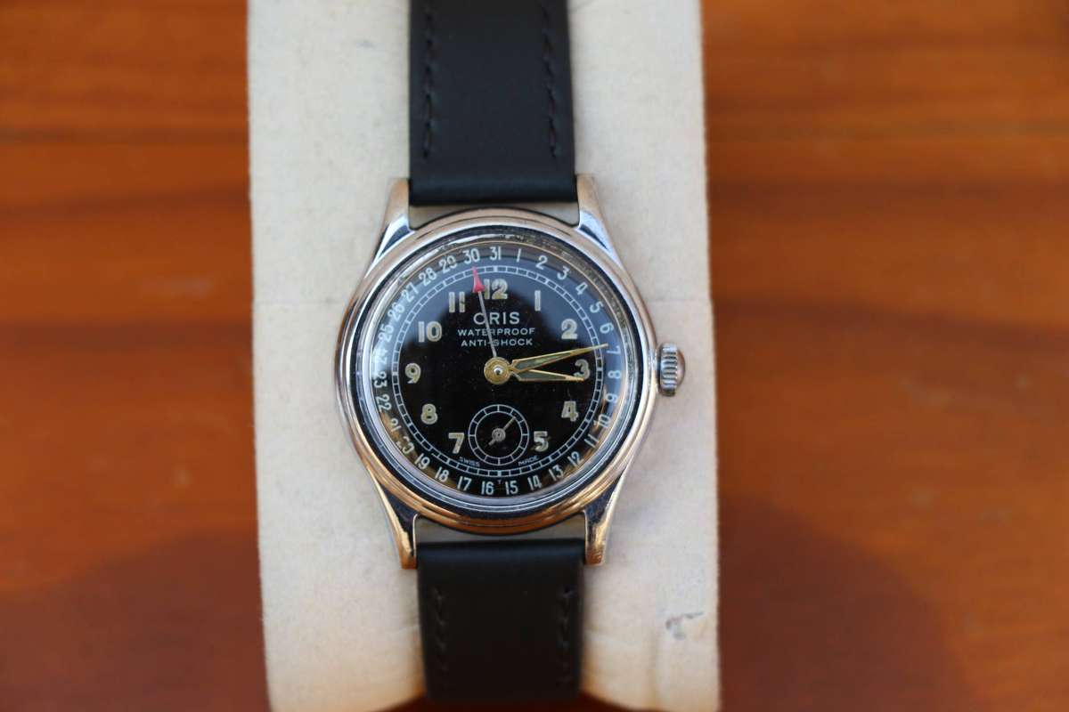 VINTAGE ORIS POINTER DATE WATCH - BLACK DIAL