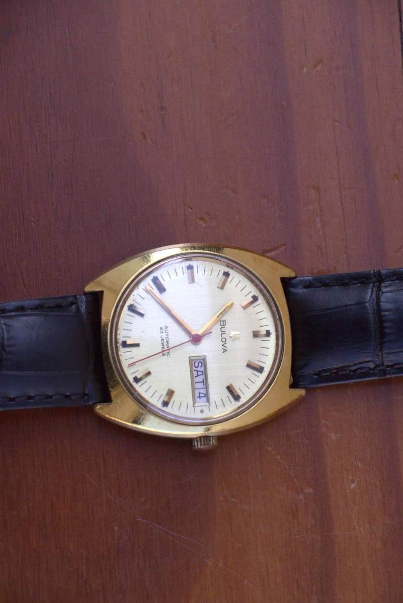 VINTAGE BULOVA AUTOMATIC 23 JEWEL WATCH