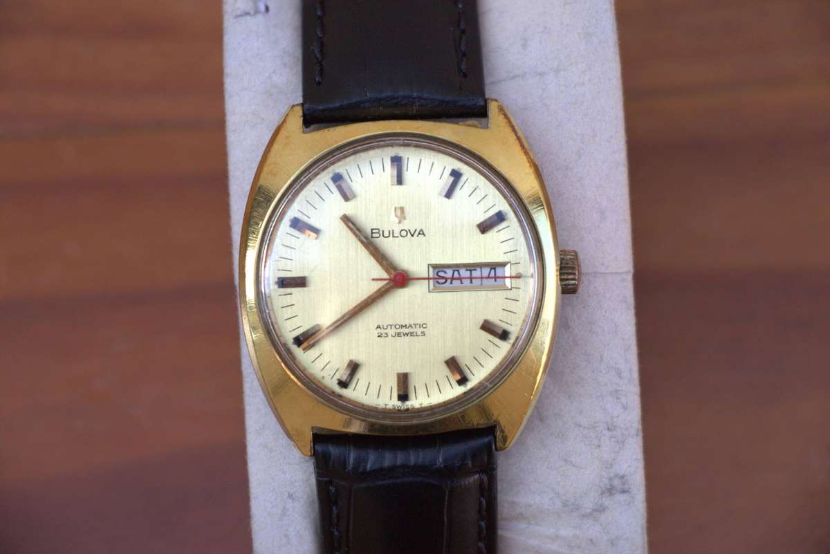 VINTAGE BULOVA AUTOMATIC 23 JEWEL WATCH