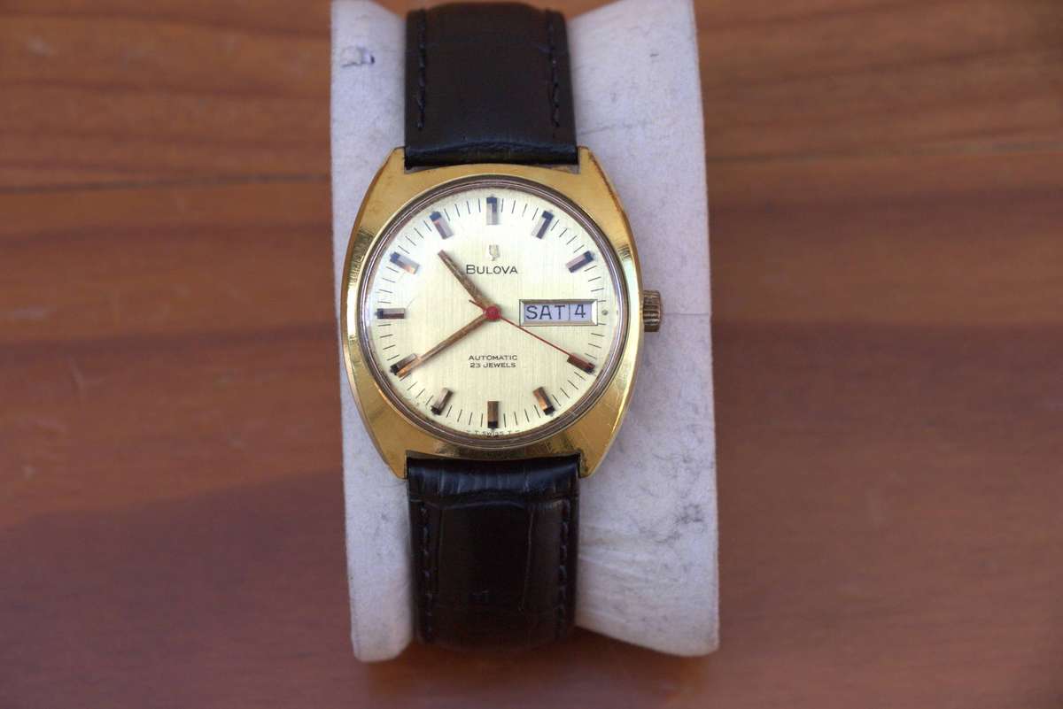 VINTAGE BULOVA AUTOMATIC 23 JEWEL WATCH