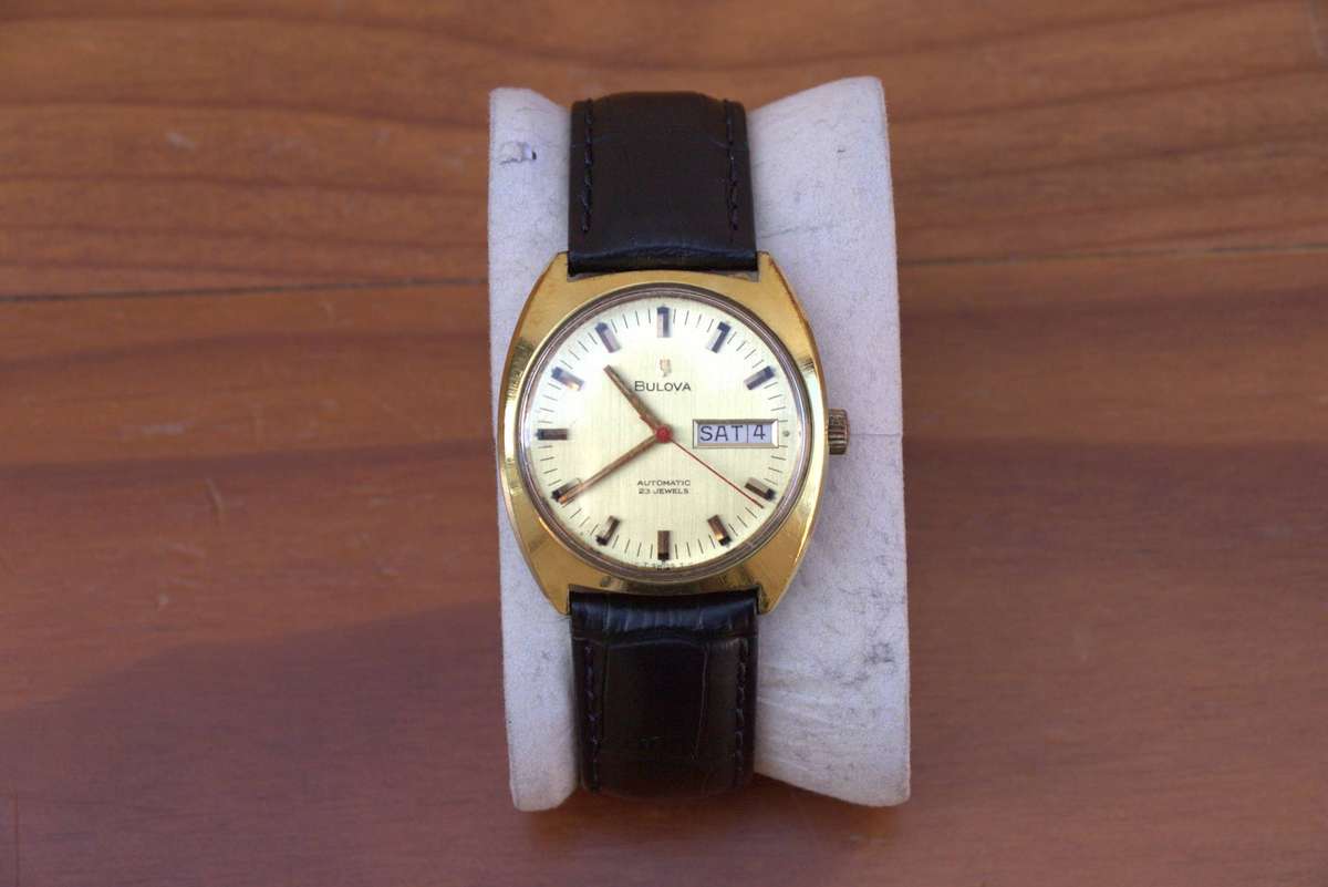 VINTAGE BULOVA AUTOMATIC 23 JEWEL WATCH