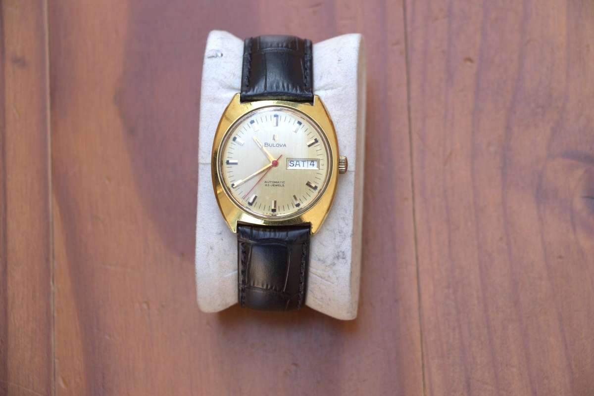 VINTAGE BULOVA AUTOMATIC 23 JEWEL WATCH