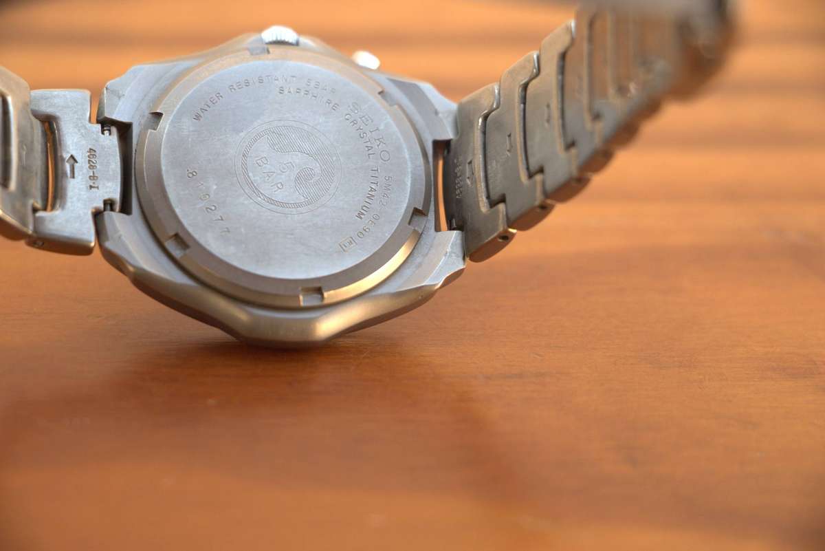 VINTAGE SEIKO TITANIUM KINETIC WATCH - REF. 5M42-0E90
