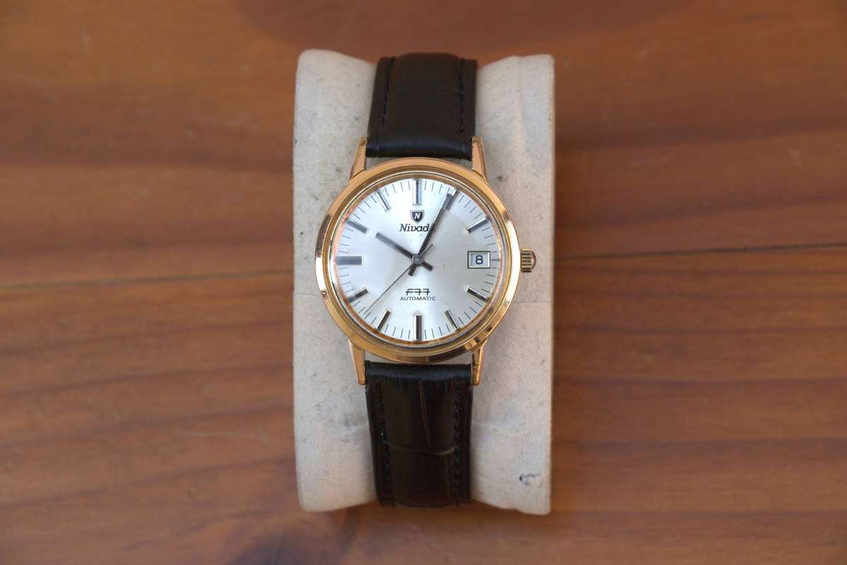 VINTAGE NIVADA F77 AUTOMATIC WATCH