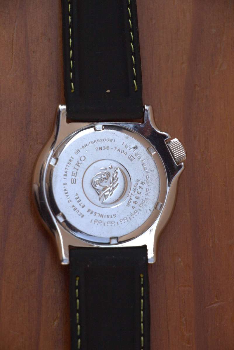 RARE VINTAGE SEIKO QUARTZ DIVER'S 200M WATCH - REF. 7N36-7A0A