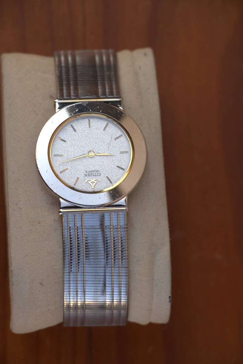 VINTAGE CITIZEN QUARTZ WATCH - TEXTURED DIAL