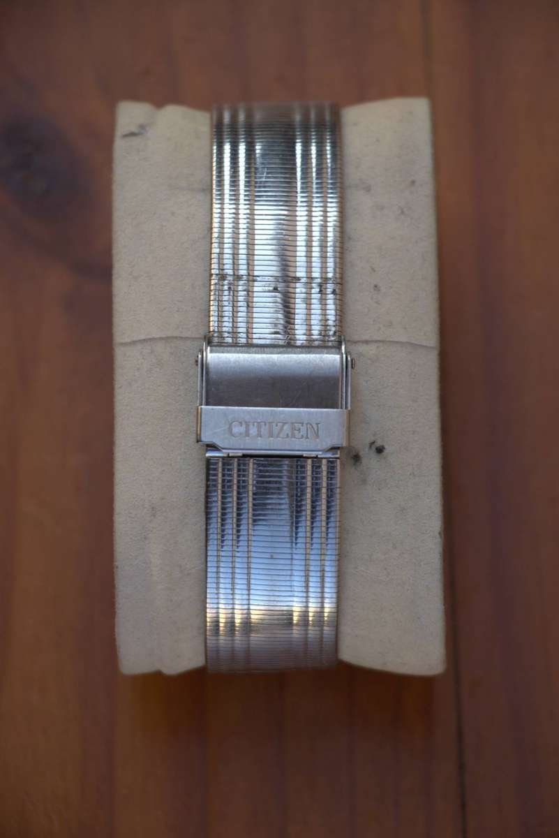 VINTAGE CITIZEN QUARTZ WATCH - TEXTURED DIAL