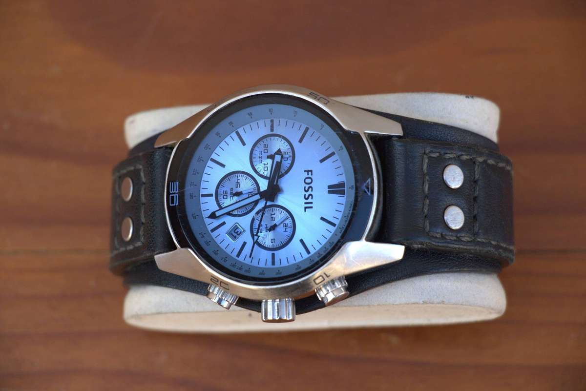 FOSSIL CHRONOGRAPH WATCH WITH ORIGINAL LEATHER STRAP