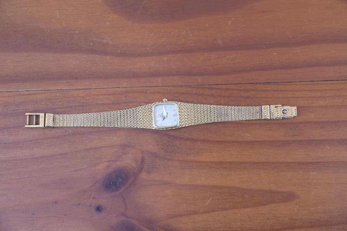 VINTAGE OMEGA LADIES QUARTZ WATCH - REF. C 118