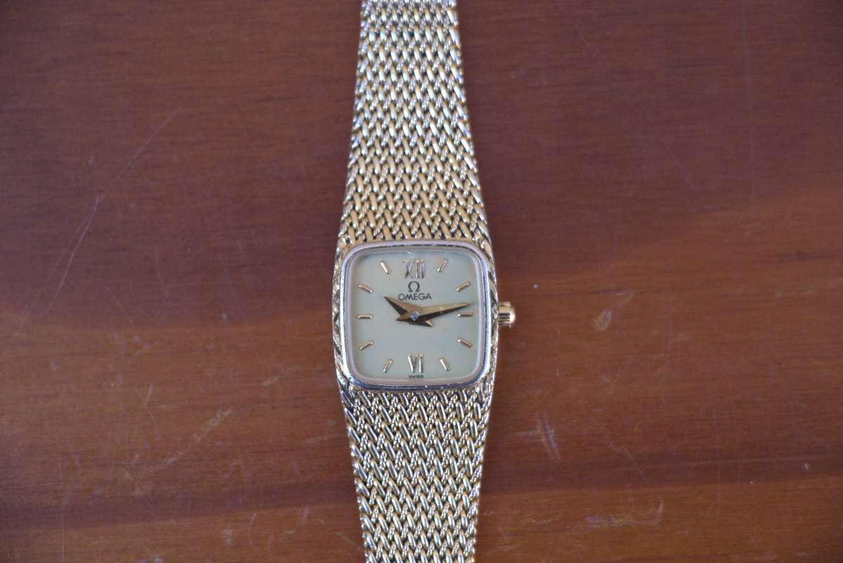 VINTAGE OMEGA LADIES QUARTZ WATCH - REF. C 118