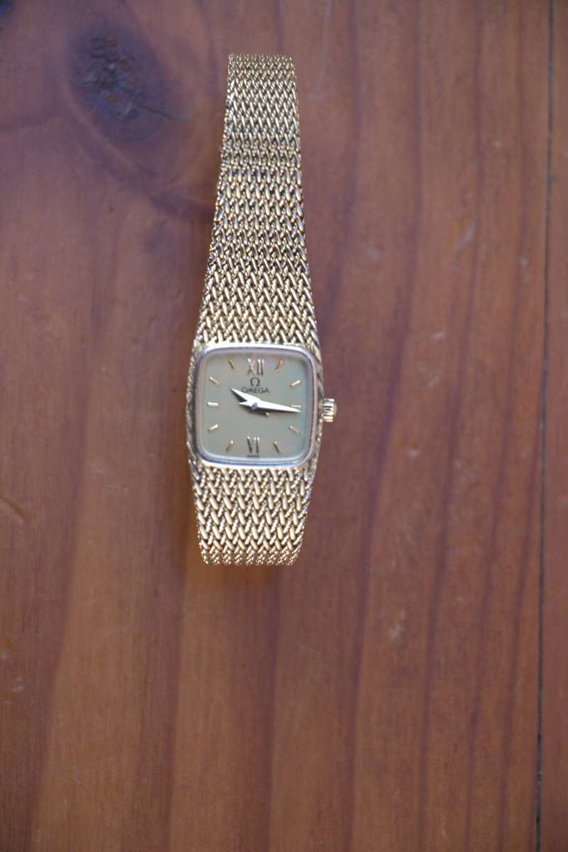 VINTAGE OMEGA LADIES QUARTZ WATCH - REF. C 118