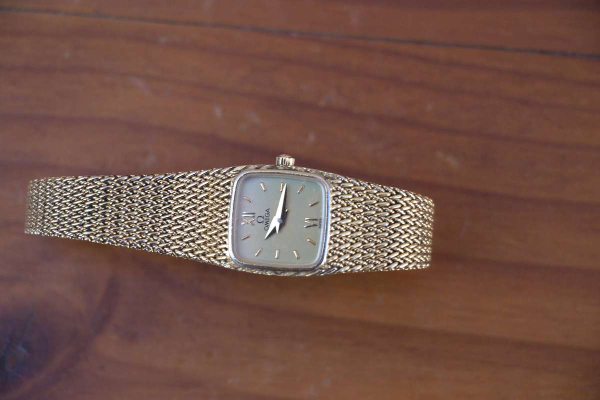 VINTAGE OMEGA LADIES QUARTZ WATCH - REF. C 118