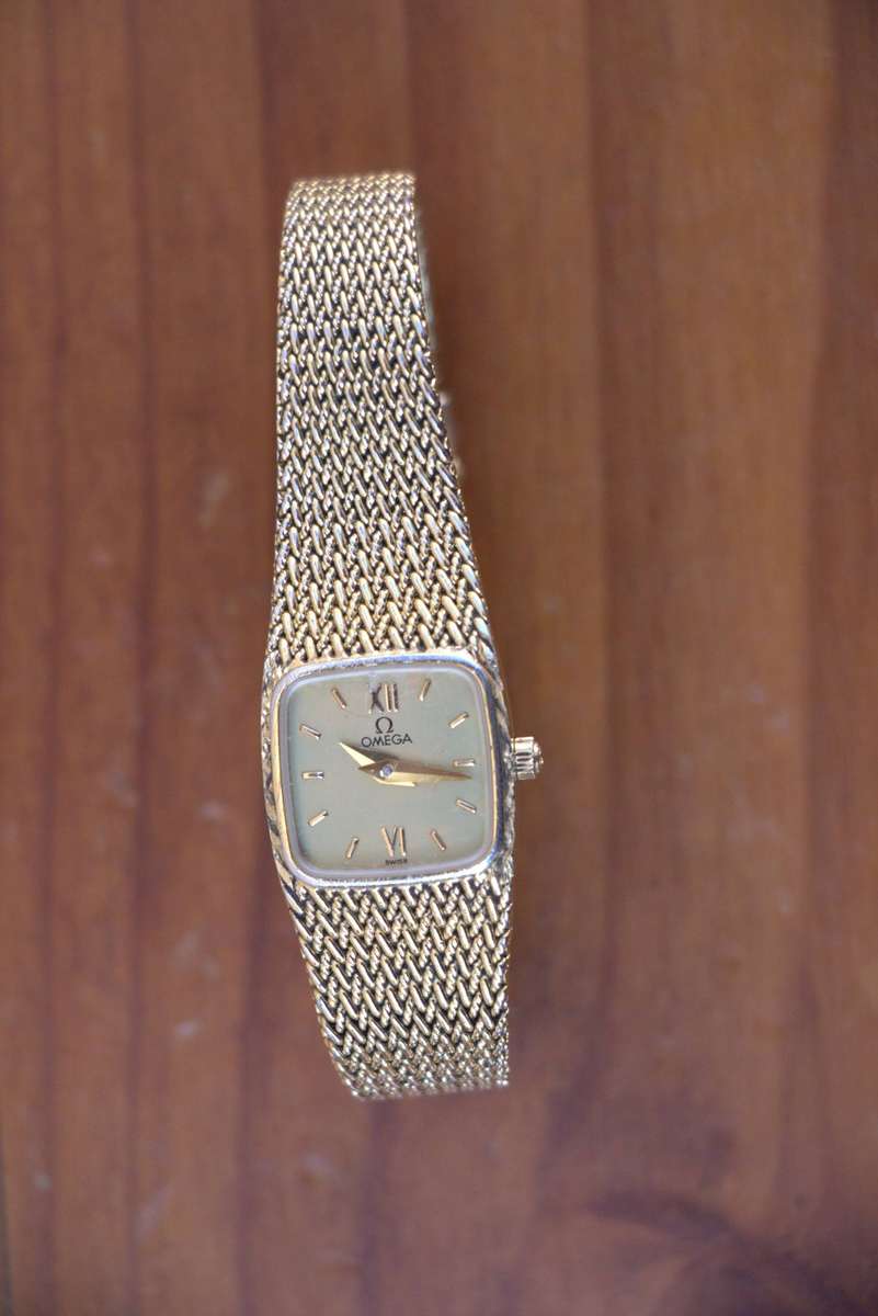 VINTAGE OMEGA LADIES QUARTZ WATCH - REF. C 118