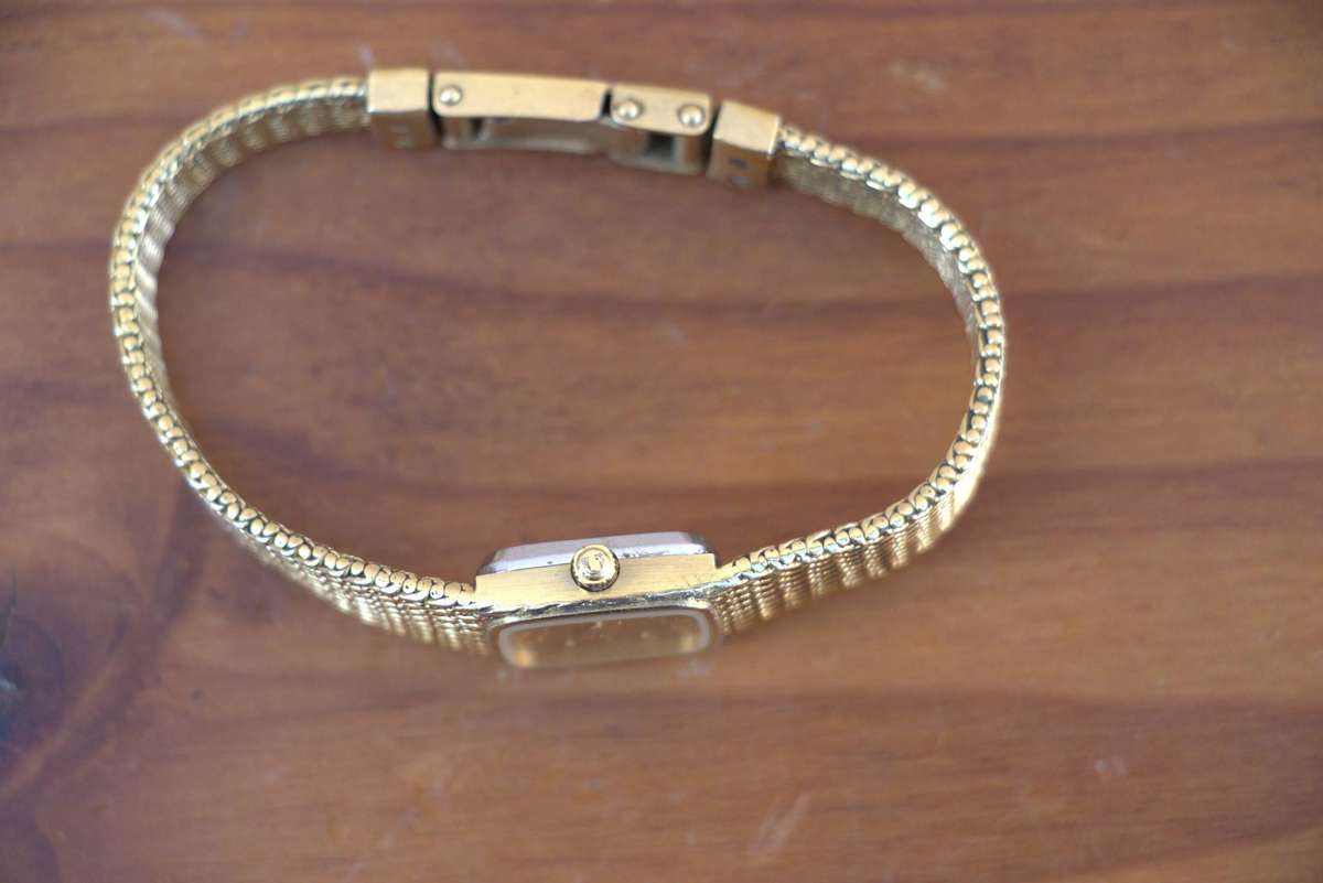 VINTAGE OMEGA LADIES QUARTZ WATCH - REF. C 118