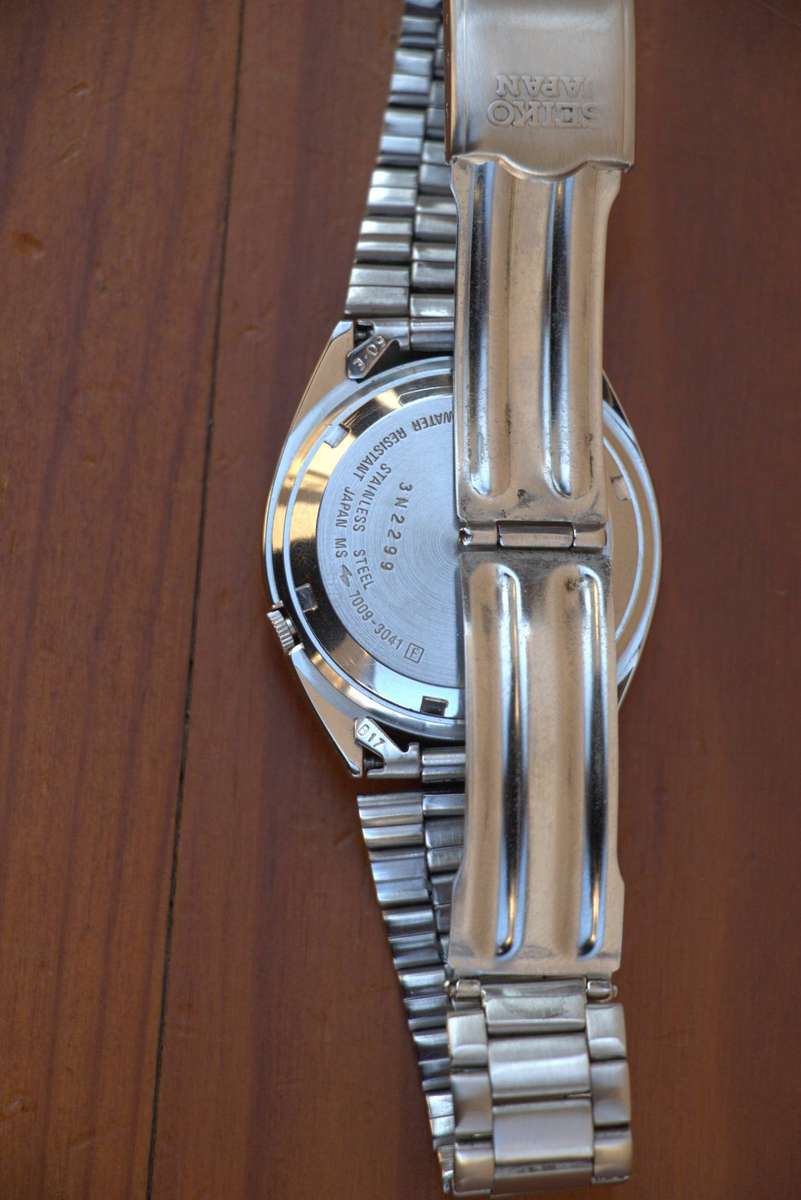 VINTAGE SEIKO 5 AUTOMATIC WATCH - REF. 7009-3041 (NOT WORKING - FOR SERVICE OR REPAIR)