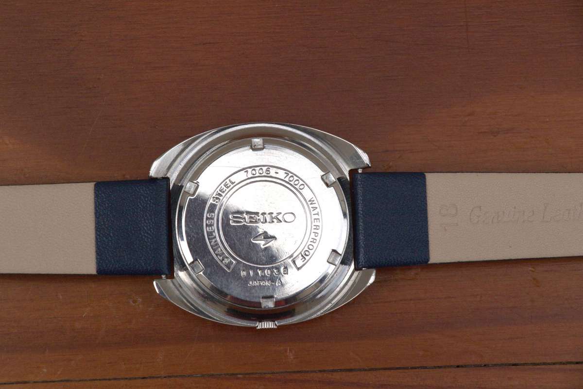 VINTAGE BLUE DIAL SEIKO AUTOMATIC MENS WATCH - REF. 7006-7000