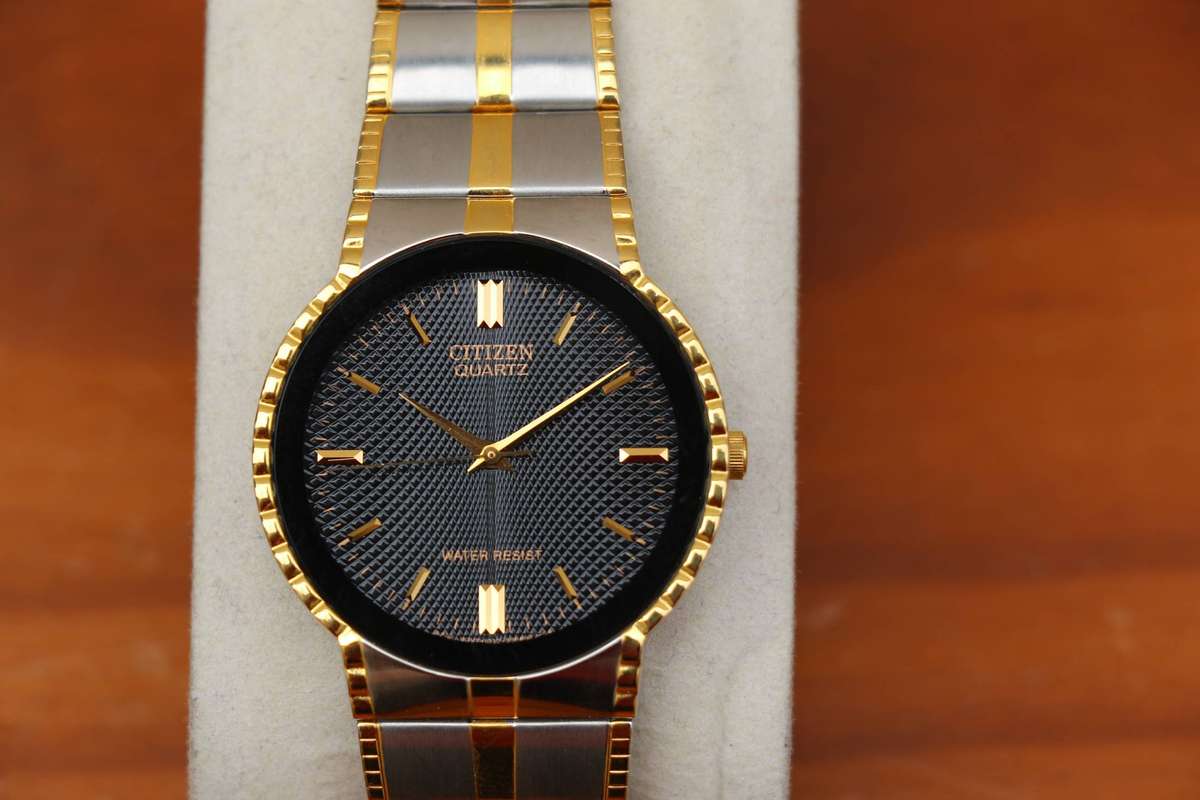 VINTAGE CITIZEN QUARTZ MENS WATCH - TWO TONE