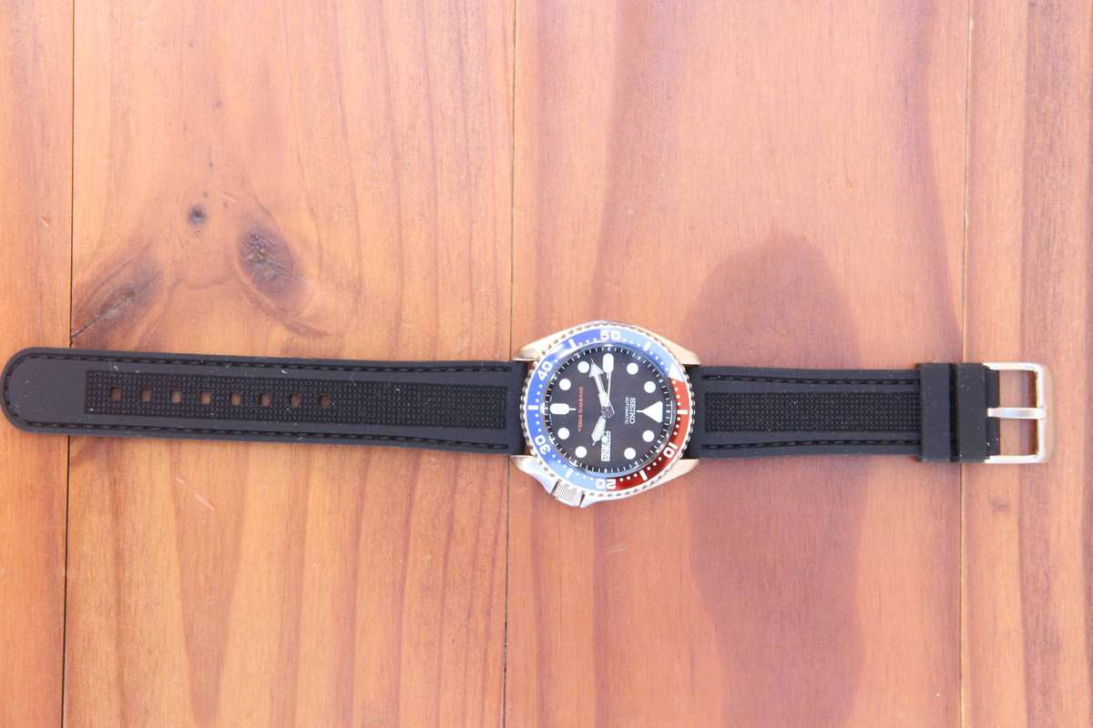 VINTAGE SEIKO DIVERS WATCH (REF. TS26-0020)  FULLY REFURBISHED