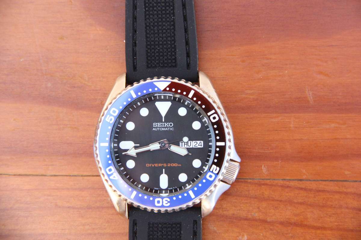 VINTAGE SEIKO DIVERS WATCH (REF. TS26-0020)  FULLY REFURBISHED