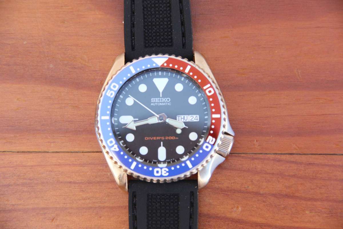 VINTAGE SEIKO DIVERS WATCH (REF. TS26-0020)  FULLY REFURBISHED