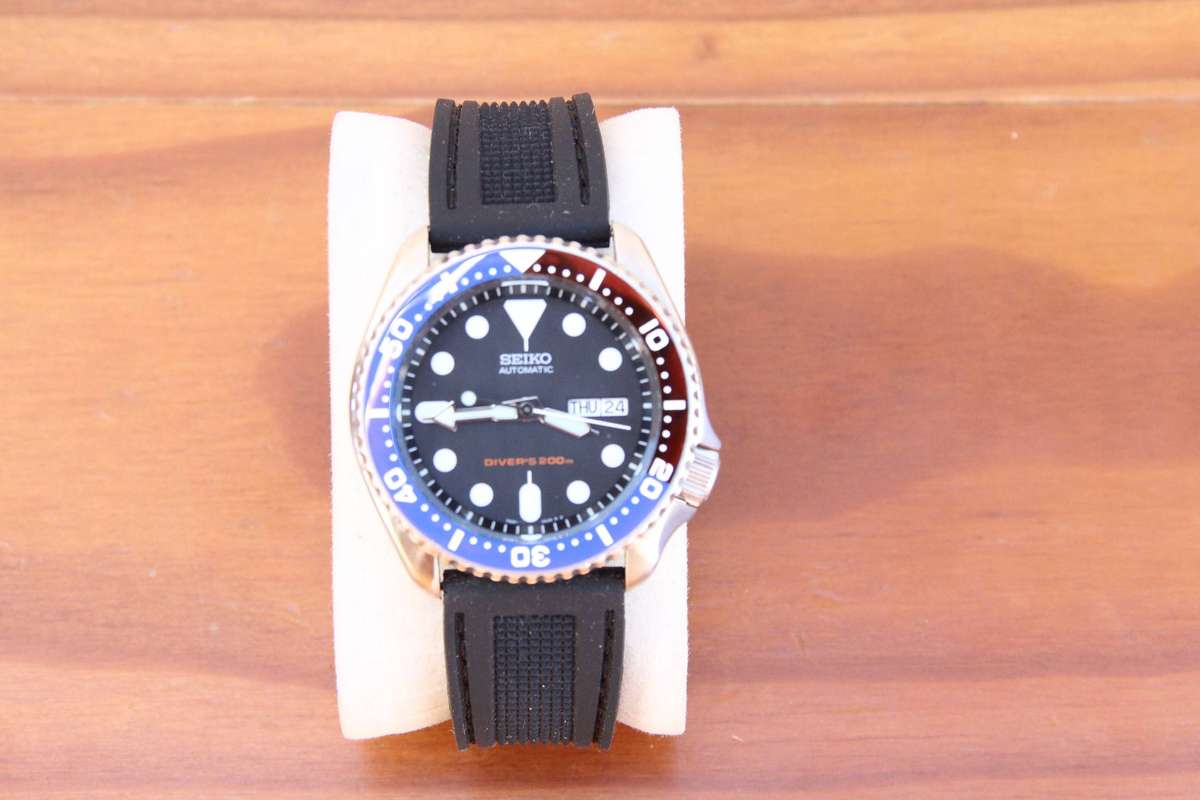 VINTAGE SEIKO DIVERS WATCH (REF. TS26-0020)  FULLY REFURBISHED