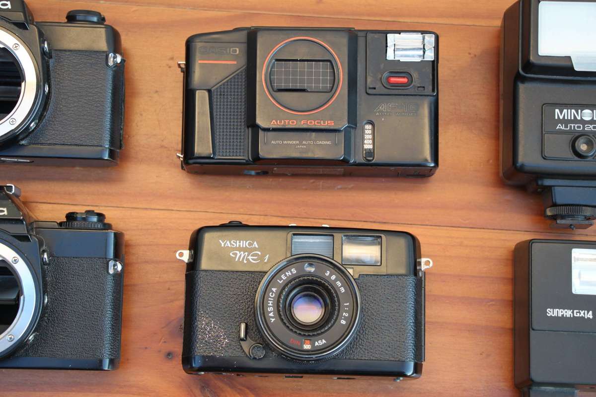 VINTAGE CAMERAS ETC. MINOLTA, YASHICA, CASIO (FOR SPARES OR REPAIR)