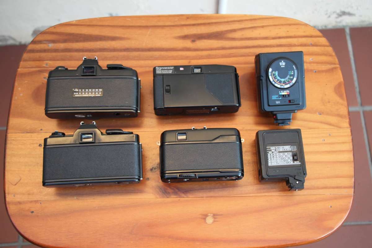 VINTAGE CAMERAS ETC. MINOLTA, YASHICA, CASIO (FOR SPARES OR REPAIR)