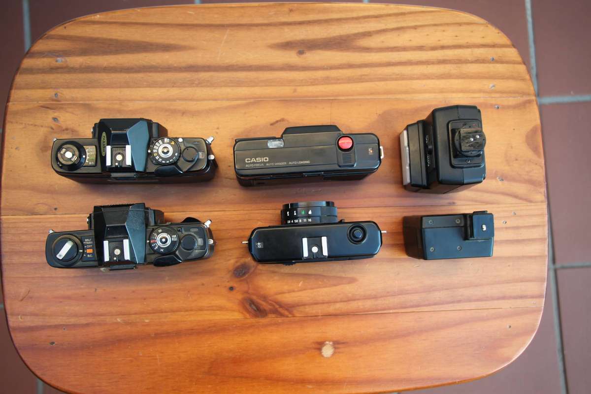 VINTAGE CAMERAS ETC. MINOLTA, YASHICA, CASIO (FOR SPARES OR REPAIR)