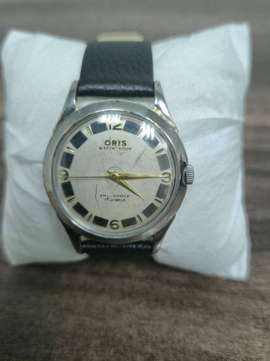 VINTAGE ORIS MECHANICAL WATCH