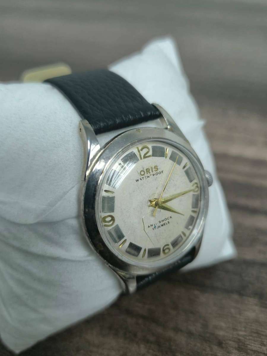 VINTAGE ORIS MECHANICAL WATCH