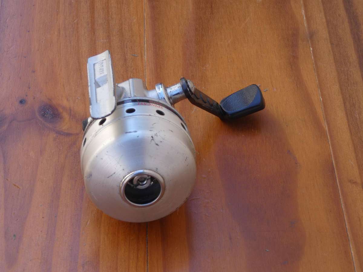 VINTAGE DAIWA SPINCAST REEL - ST-30 (MADE IN JAPAN)