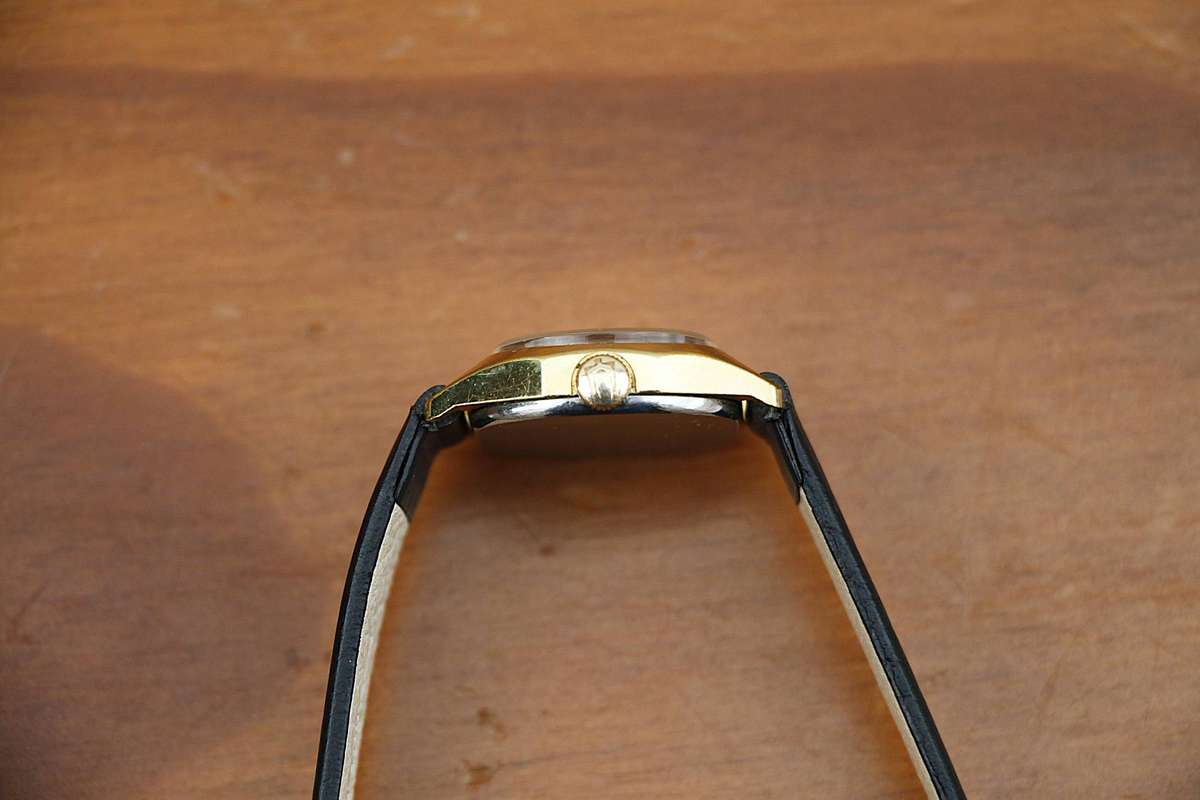 VINTAGE BULOVA LADIES MANUAL WIND WATCH