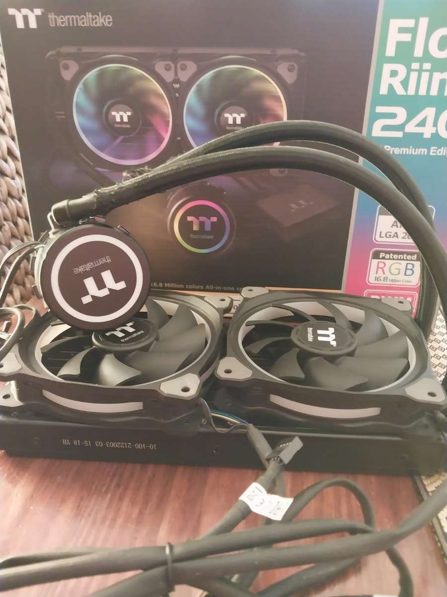 CPU Cooler Thermaltake Floe Riing 240