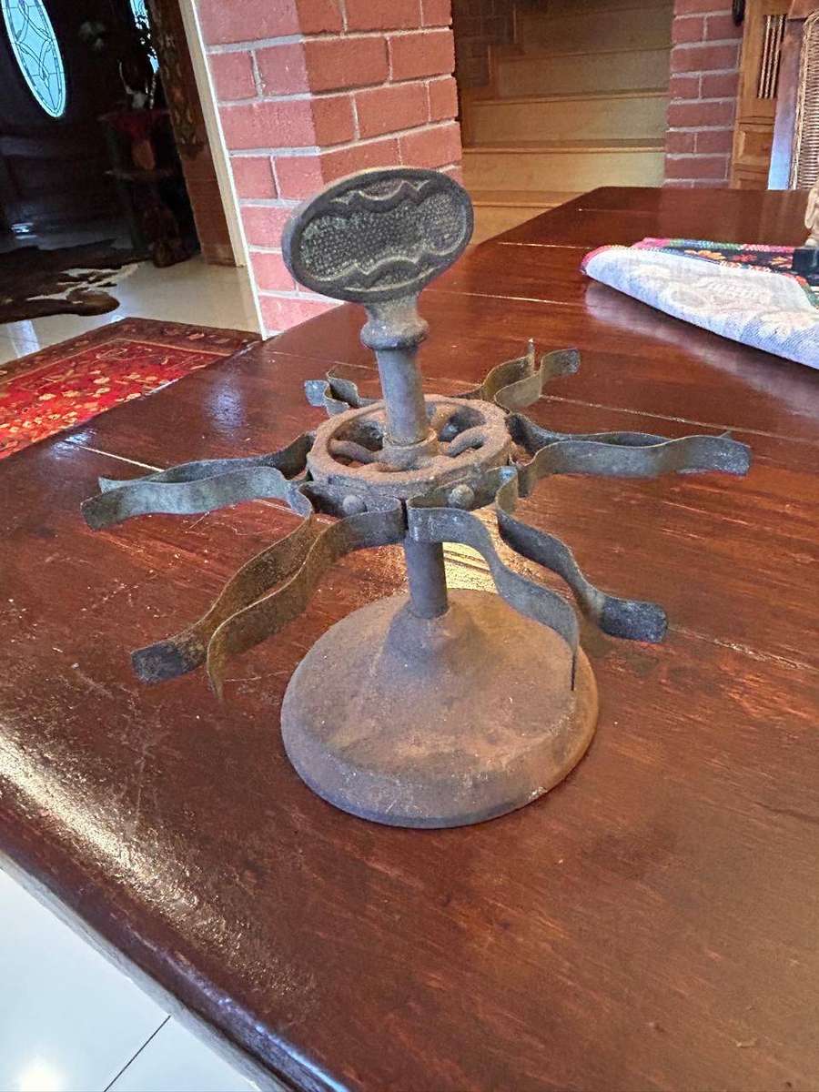 VINTAGE METAL ROTATING CAROUSEL RUBBER STAMP HOLDER