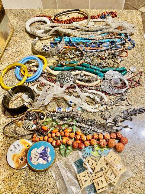 Vintage jewellery mix