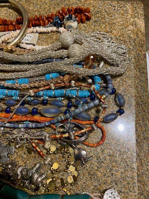 Vintage jewellery mix