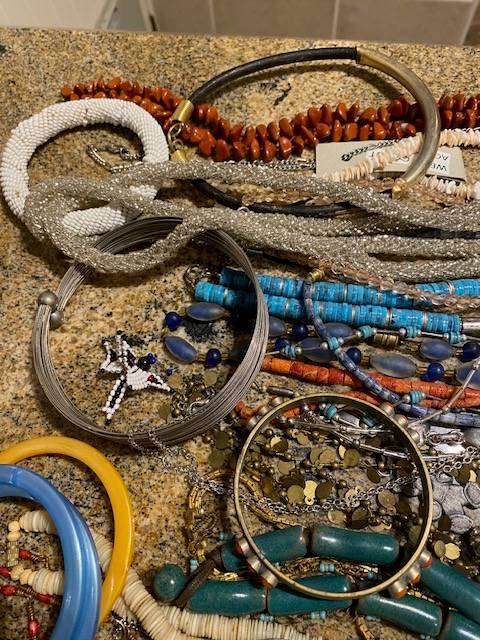 Vintage jewellery mix