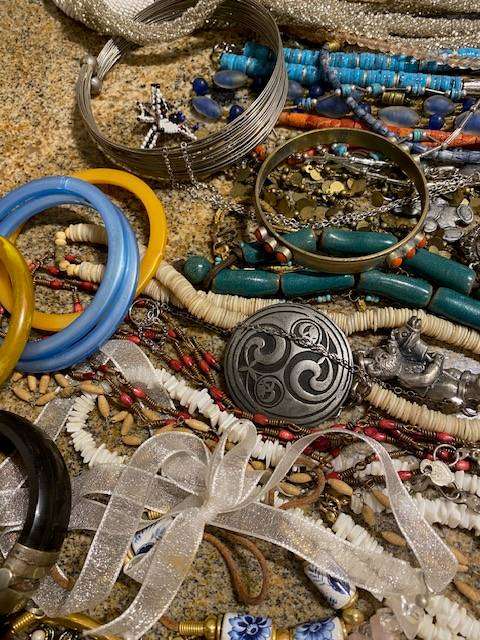 Vintage jewellery mix