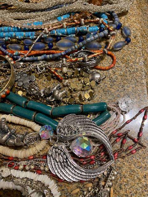 Vintage jewellery mix