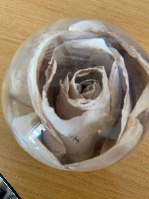 VINTGE RESIN ROSE PAPER WEIGHT