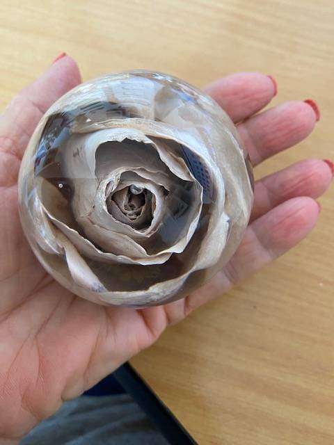 VINTGE RESIN ROSE PAPER WEIGHT