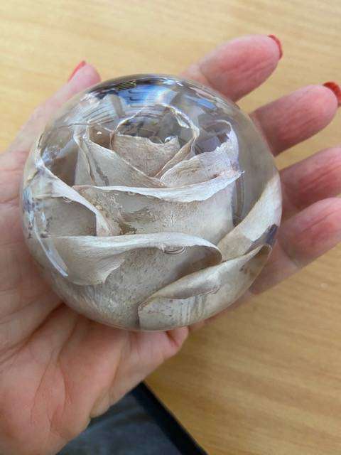 VINTGE RESIN ROSE PAPER WEIGHT