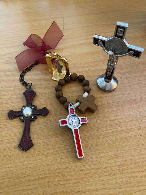 FOUR VINTAGE RELIGIOUS ITEMS
