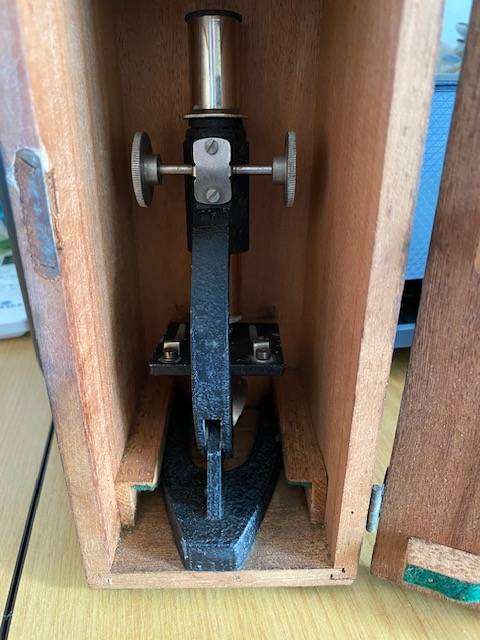 VINTAGE  MICRSCOPE IN WOODEN BOX