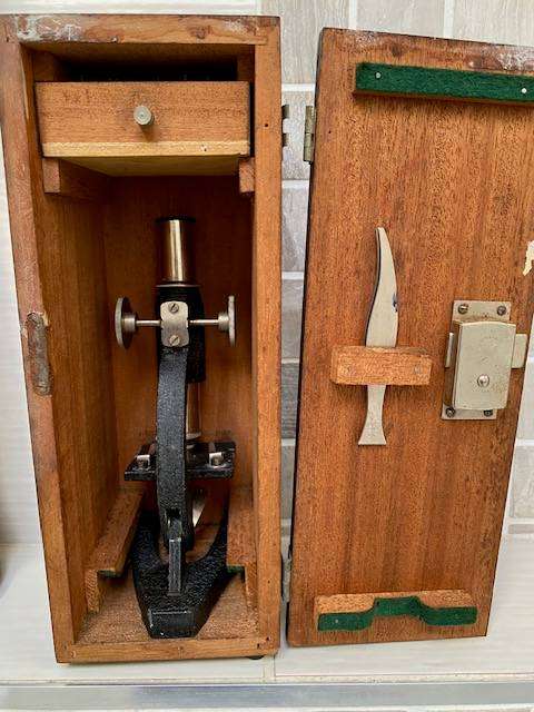 VINTAGE  MICRSCOPE IN WOODEN BOX