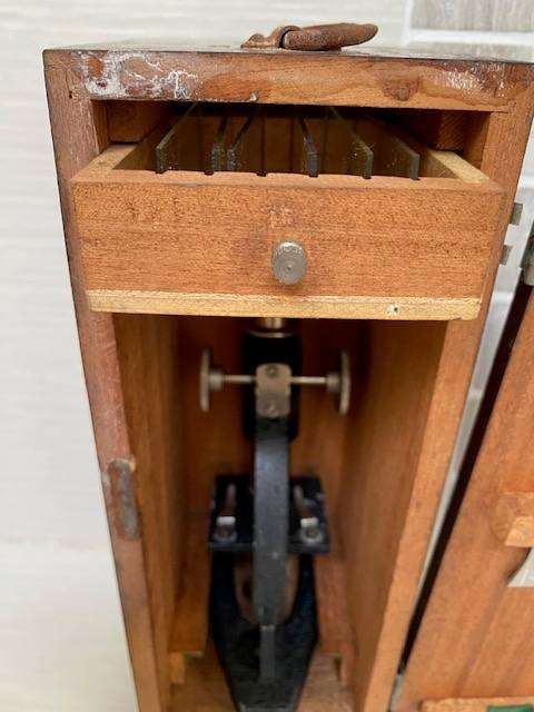 VINTAGE  MICRSCOPE IN WOODEN BOX