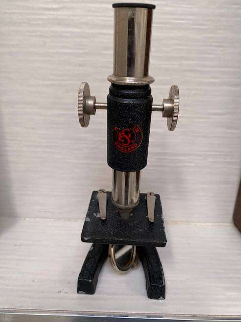 VINTAGE  MICRSCOPE IN WOODEN BOX